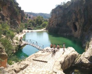 Puente y zona de baño de Bolbaite