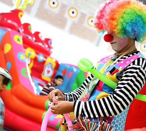 Preparando la mejor fiesta de cumpleaños con kits de fiesta