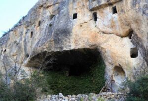 Cueva de Les Finestres 