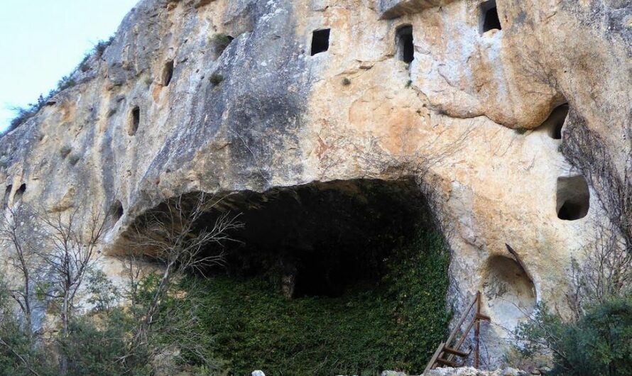 Cueva de Les Finestres en Alfafara